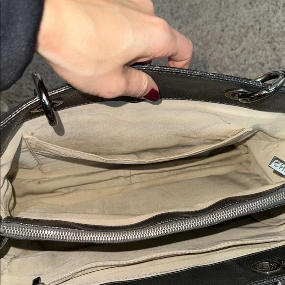 Chanel Gray Quilted Shoulder Bag - Picture 4 of 16